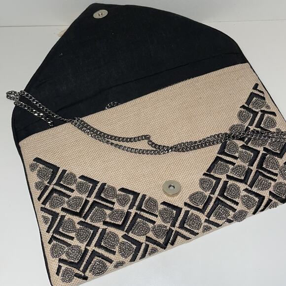 🔥🔥FIRE SALE 🔥🔥 NWOT canvas and bead clutch - Picture 7 of 10